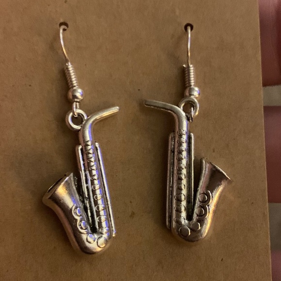 Handmade saxophone earrings - Picture 3 of 3